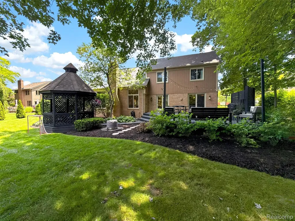 6713 Aurora Drive Troy City MI 48098
