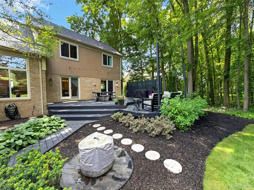 6713 Aurora Drive Troy City MI 48098