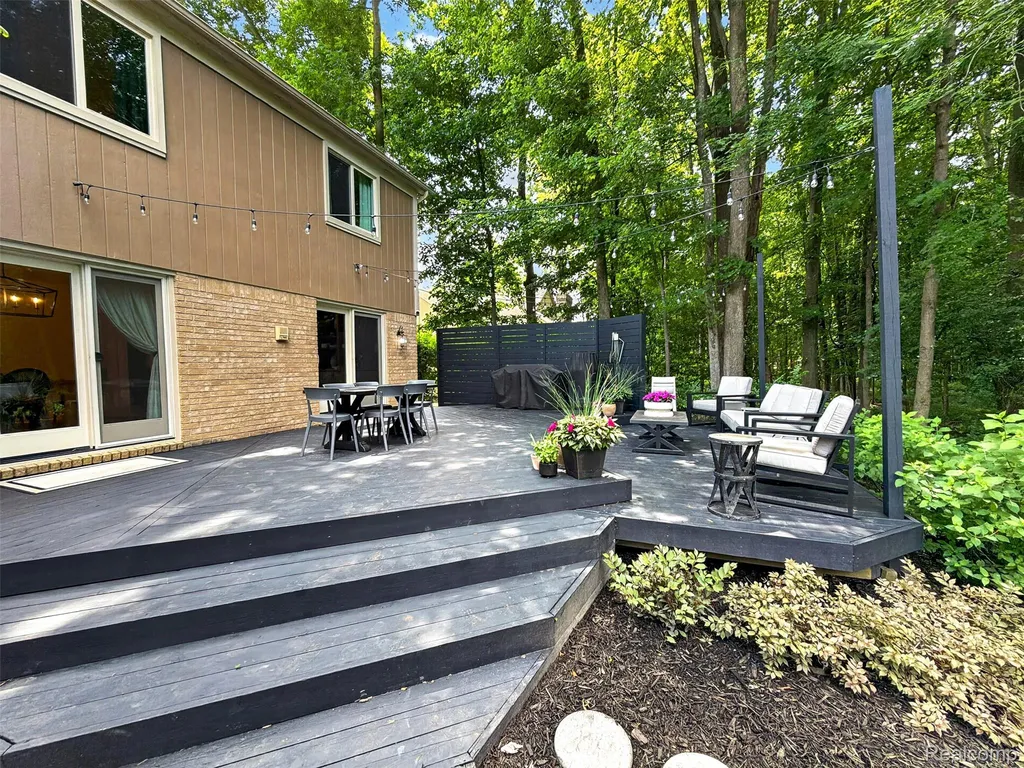 6713 Aurora Drive Troy City MI 48098