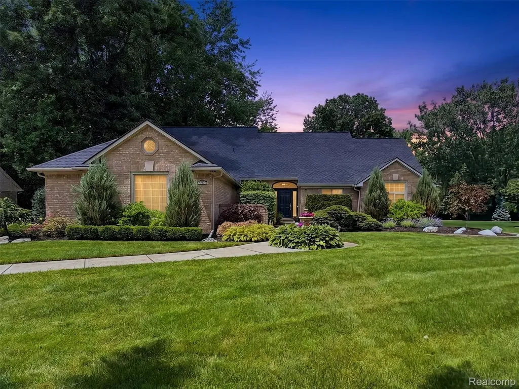 6713 Aurora Drive Troy City MI 48098