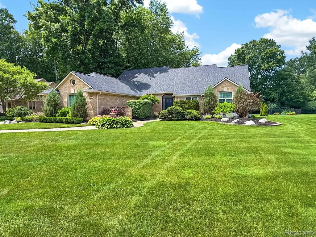 6713 Aurora Drive Troy City MI 48098