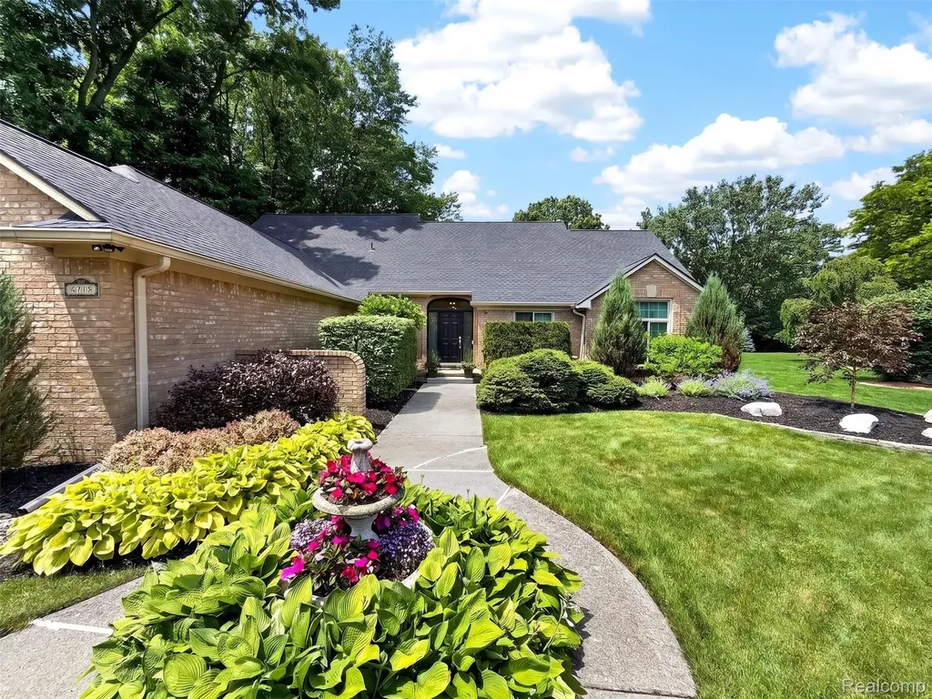 6713 Aurora Drive Troy City MI 48098