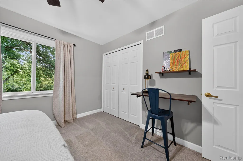 6713 Aurora Drive Troy City MI 48098