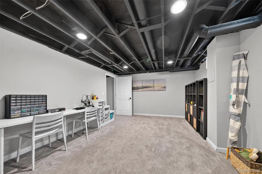 6713 Aurora Drive Troy City MI 48098