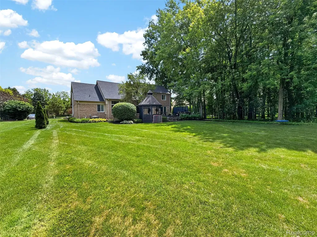 6713 Aurora Drive Troy City MI 48098