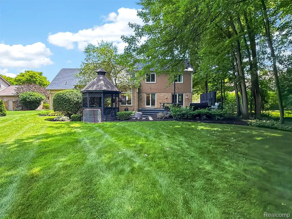 6713 Aurora Drive Troy City MI 48098