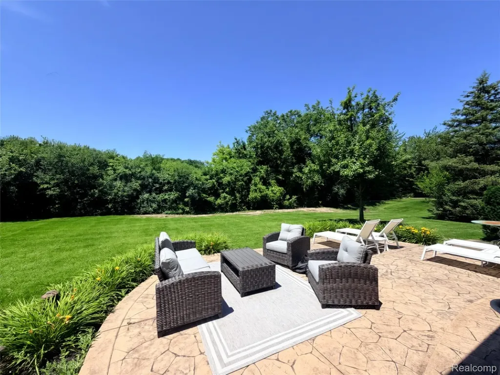 13697 Burning Tree Lane Plymouth Charter Township MI 48170