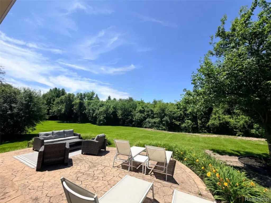 13697 Burning Tree Lane Plymouth Charter Township MI 48170