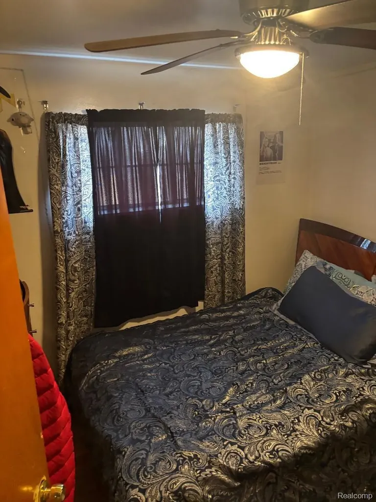 21350 Kipling Street Oak Park City MI 48237