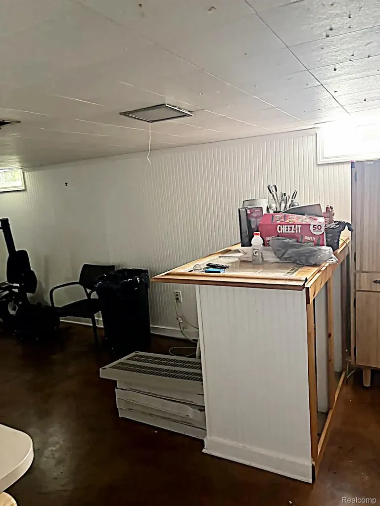 21350 Kipling Street Oak Park City MI 48237