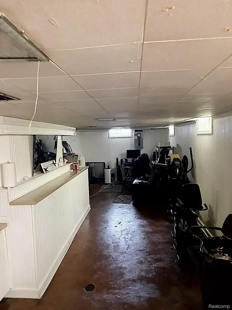 21350 Kipling Street Oak Park City MI 48237