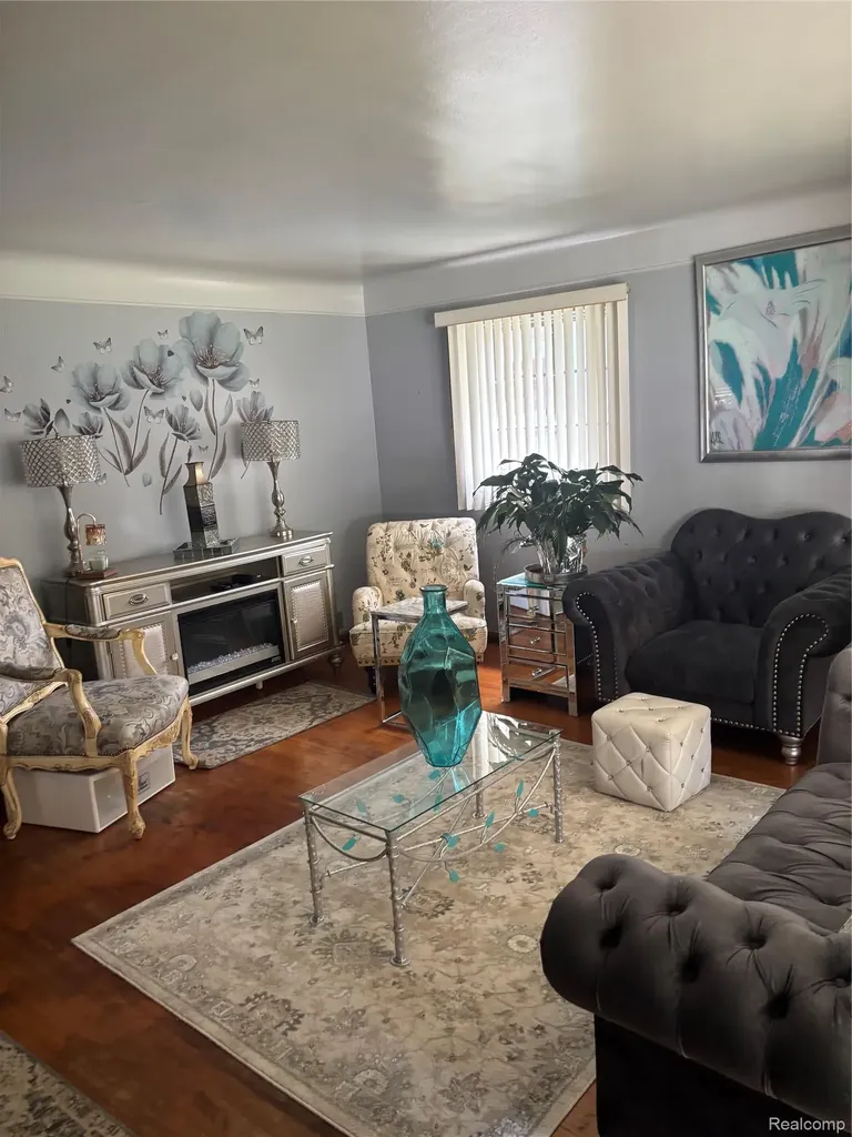 21350 Kipling Street Oak Park City MI 48237