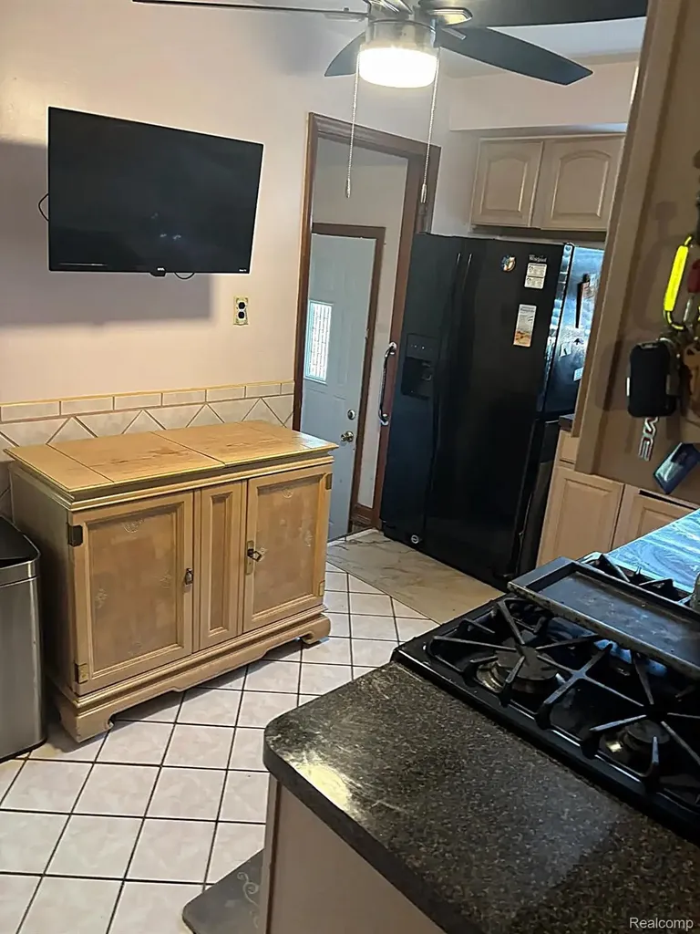 21350 Kipling Street Oak Park City MI 48237