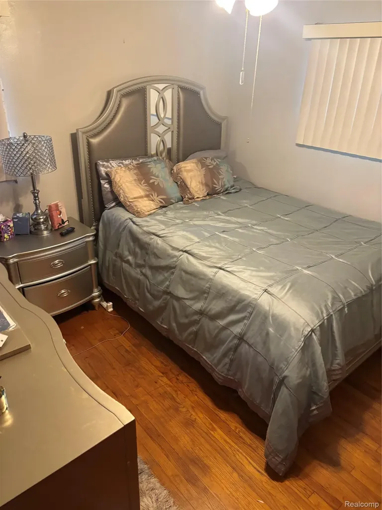 21350 Kipling Street Oak Park City MI 48237
