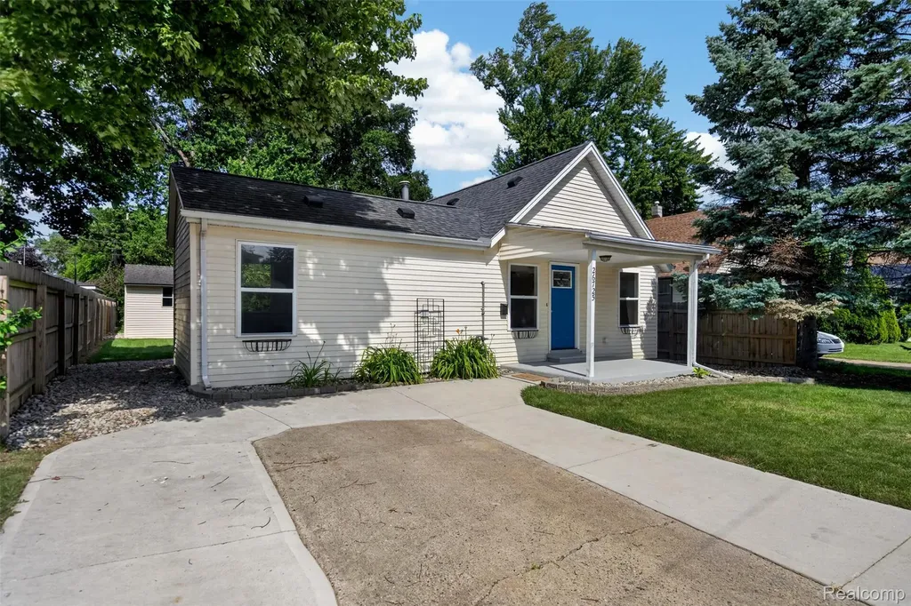 26725 Palmer Boulevard Madison Heights City MI 48071