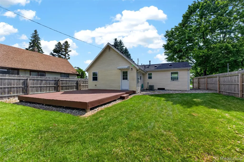 26725 Palmer Boulevard Madison Heights City MI 48071