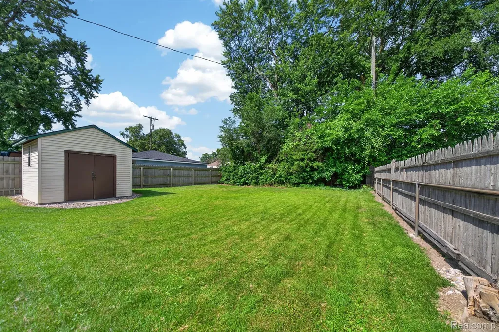 26725 Palmer Boulevard Madison Heights City MI 48071