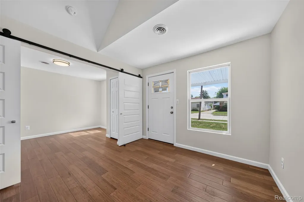 26725 Palmer Boulevard Madison Heights City MI 48071