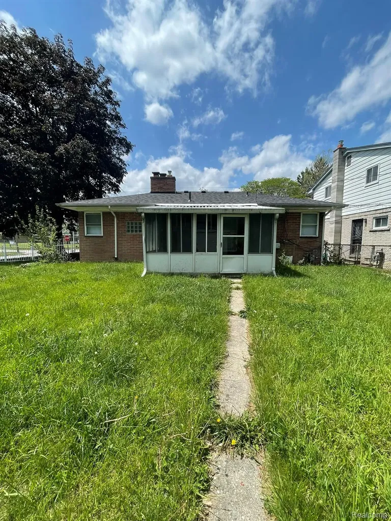 19800 Berg Road Detroit City MI 48219