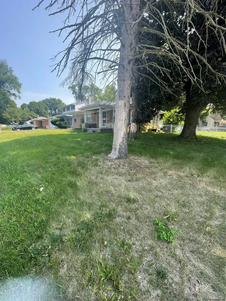 19800 Berg Road Detroit City MI 48219
