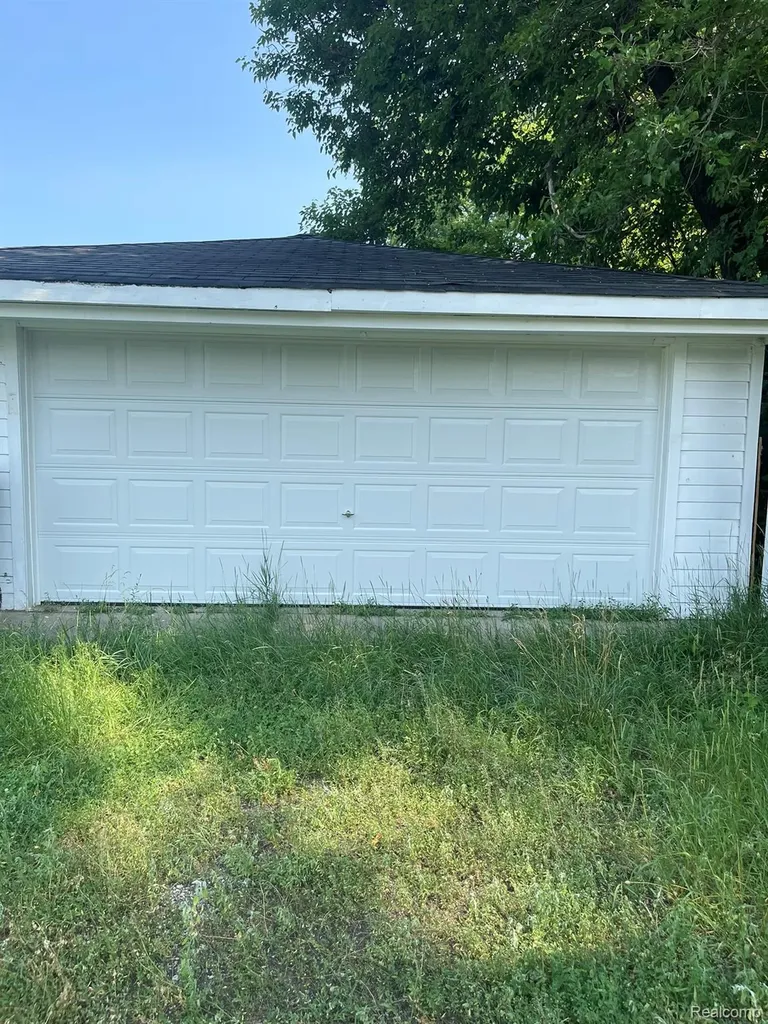 19800 Berg Road Detroit City MI 48219