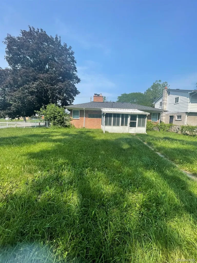 19800 Berg Road Detroit City MI 48219