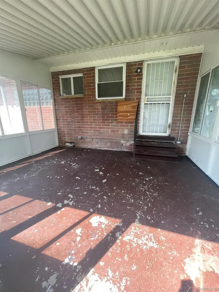 19800 Berg Road Detroit City MI 48219