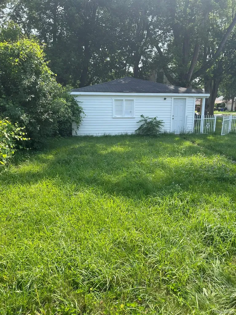 19800 Berg Road Detroit City MI 48219