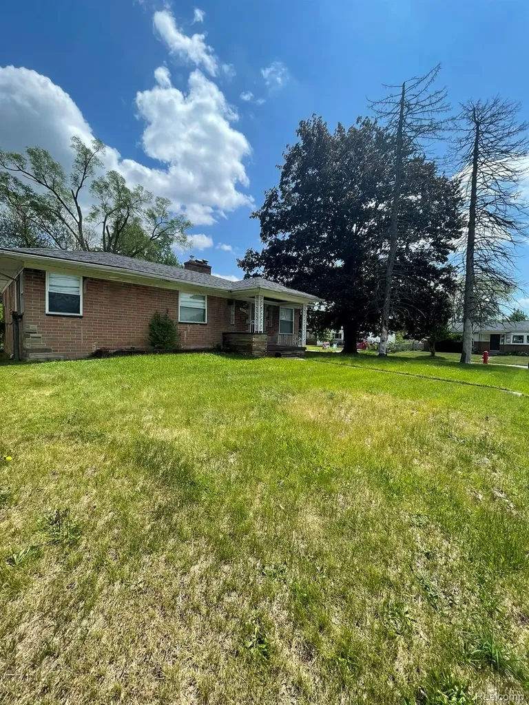 19800 Berg Road Detroit City MI 48219