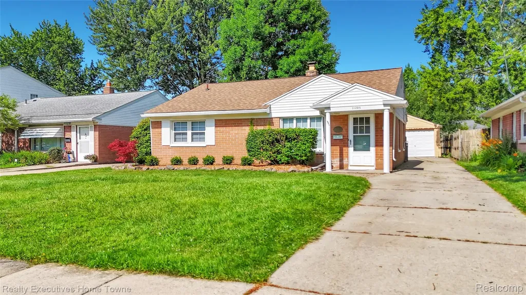 11205 W Clements Circle Livonia City MI 48150