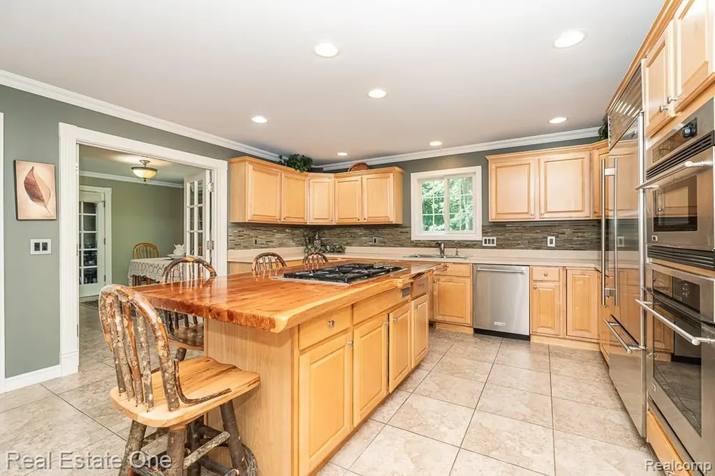 2691 Fox Cove Addison Township MI 48370