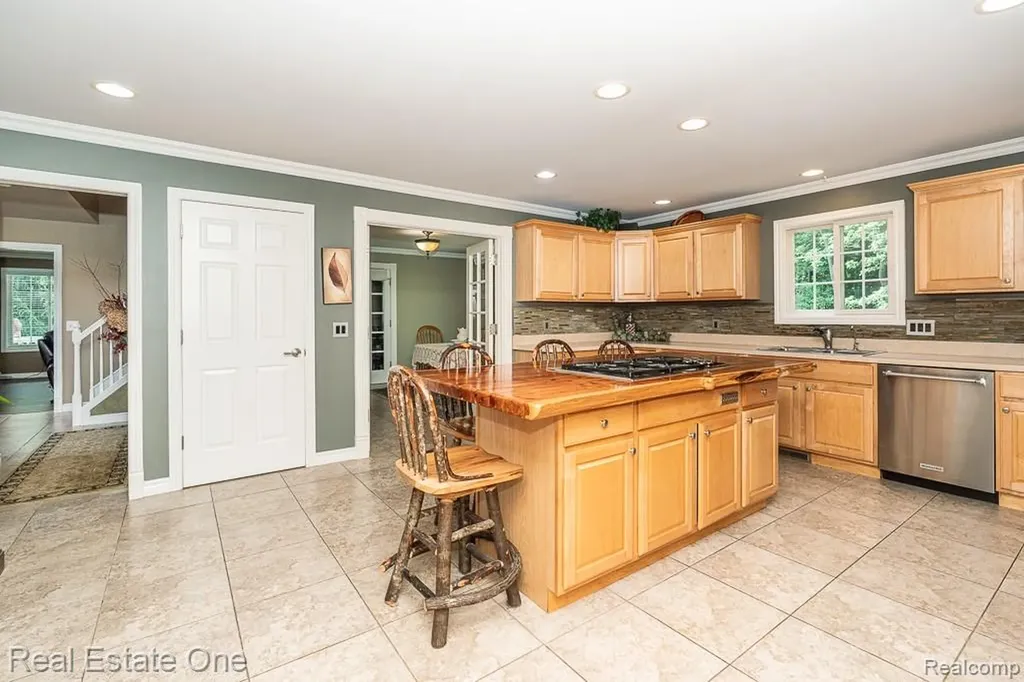 2691 Fox Cove Addison Township MI 48370