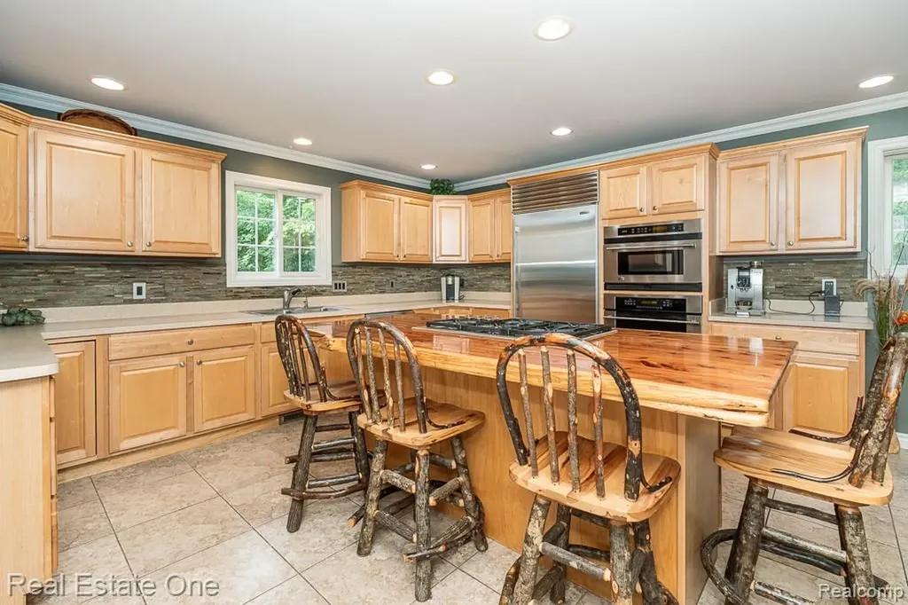 2691 Fox Cove Addison Township MI 48370