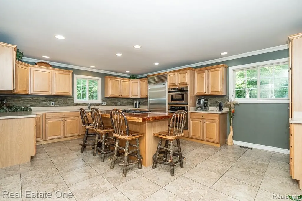 2691 Fox Cove Addison Township MI 48370