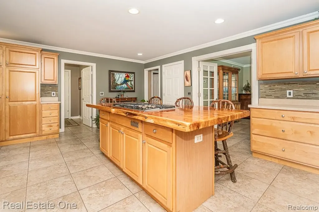 2691 Fox Cove Addison Township MI 48370