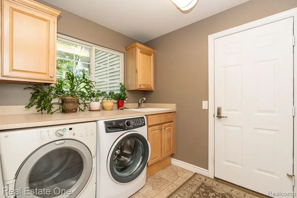 2691 Fox Cove Addison Township MI 48370