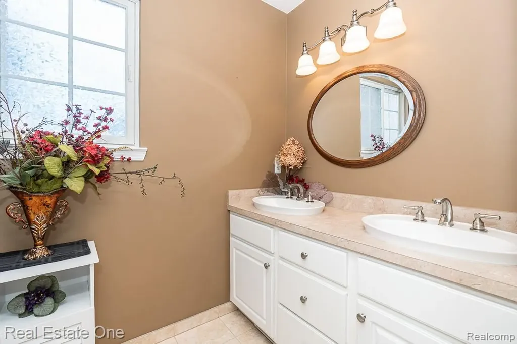 2691 Fox Cove Addison Township MI 48370