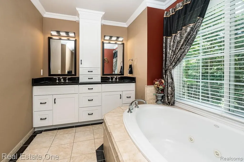 2691 Fox Cove Addison Township MI 48370