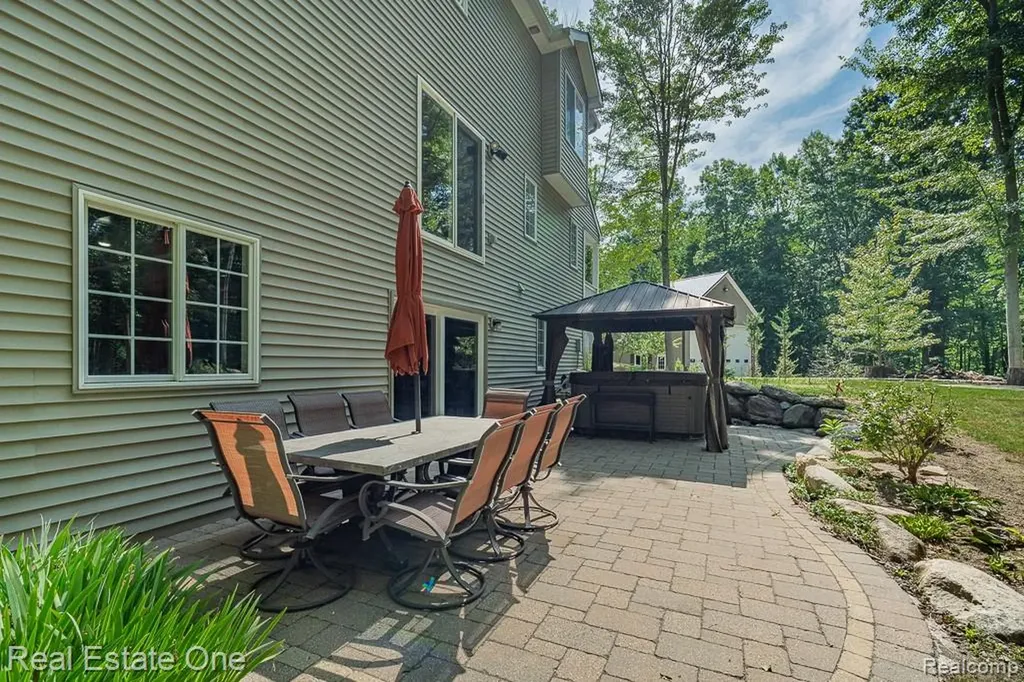 2691 Fox Cove Addison Township MI 48370