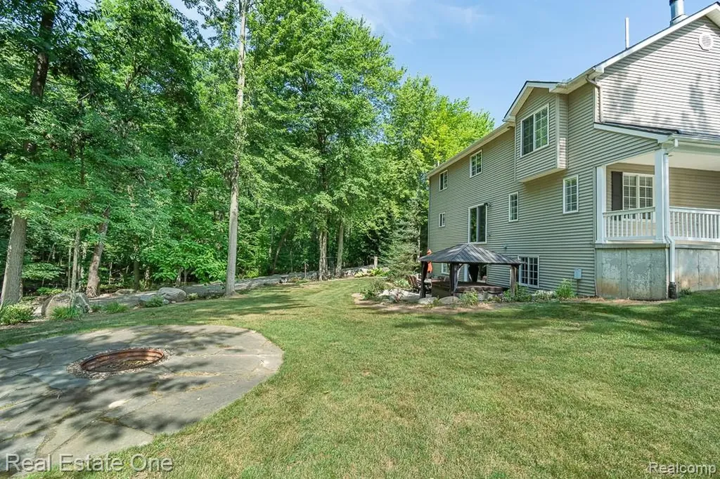 2691 Fox Cove Addison Township MI 48370