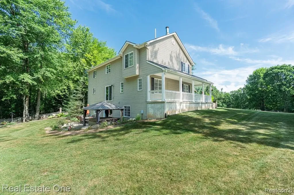 2691 Fox Cove Addison Township MI 48370