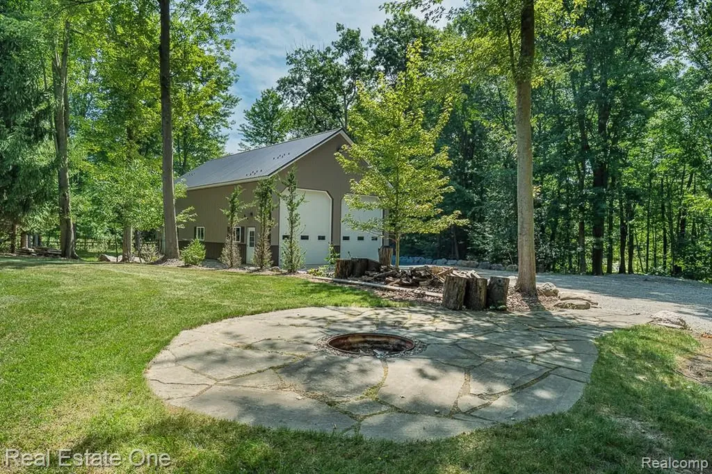 2691 Fox Cove Addison Township MI 48370