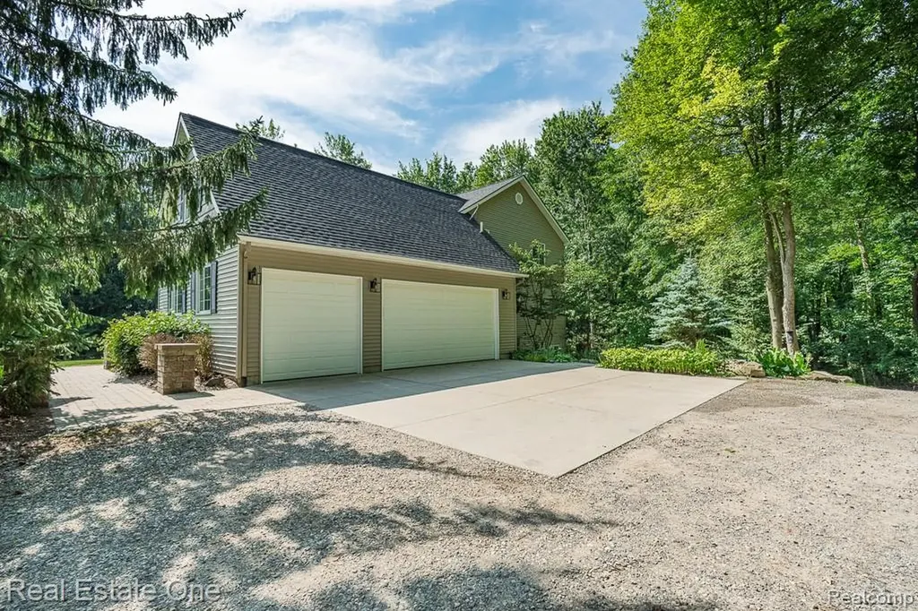 2691 Fox Cove Addison Township MI 48370