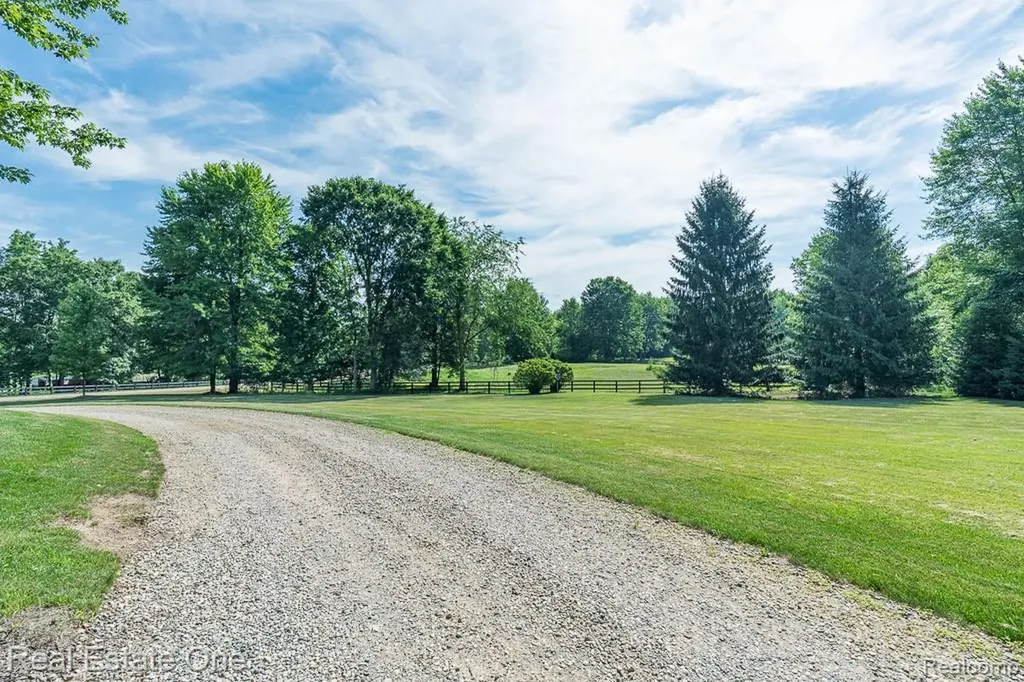 2691 Fox Cove Addison Township MI 48370