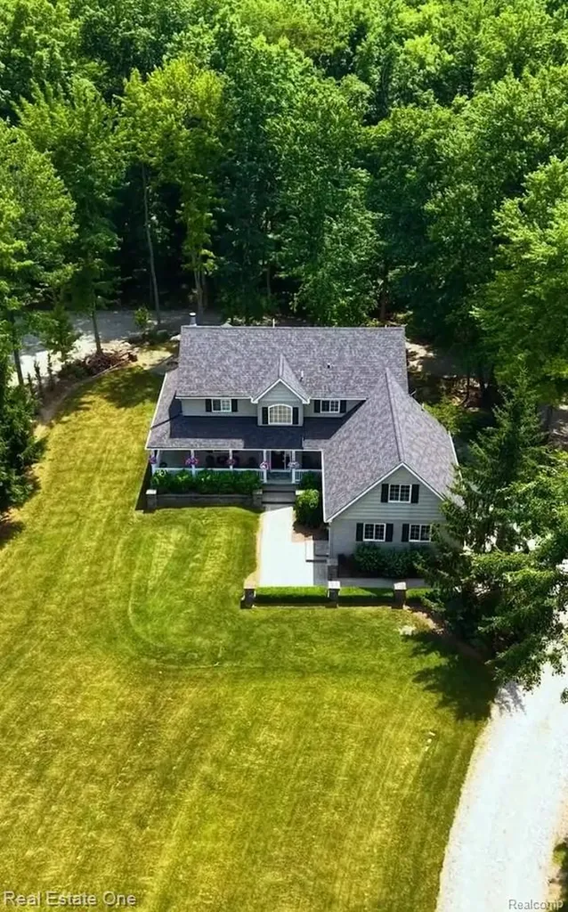 2691 Fox Cove Addison Township MI 48370