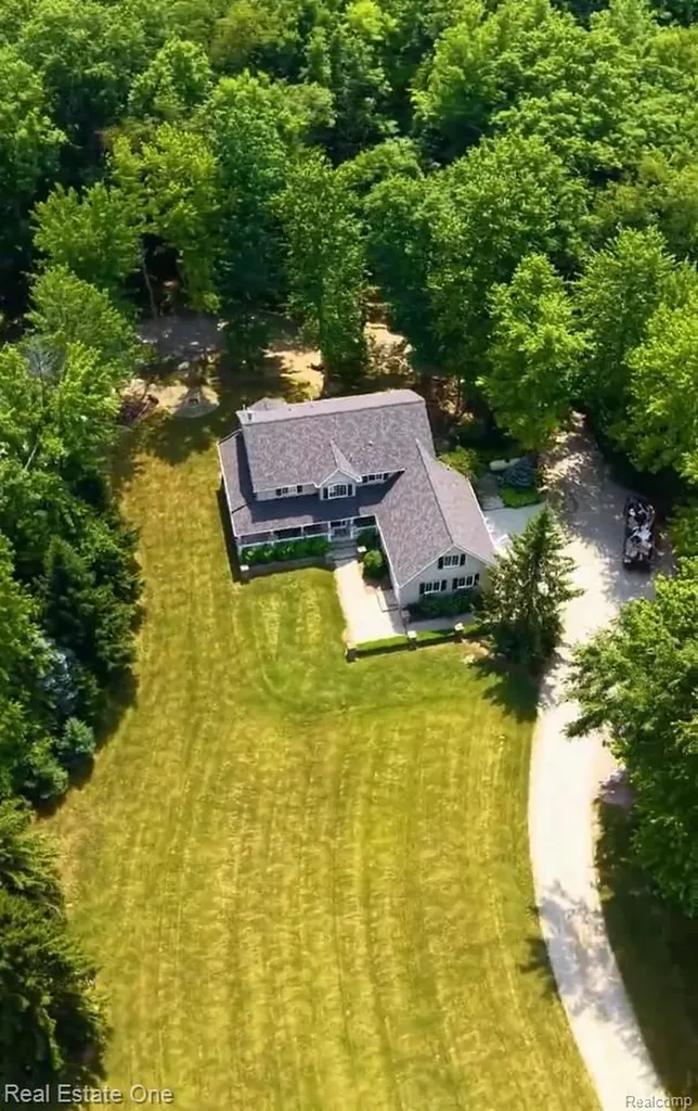 2691 Fox Cove Addison Township MI 48370