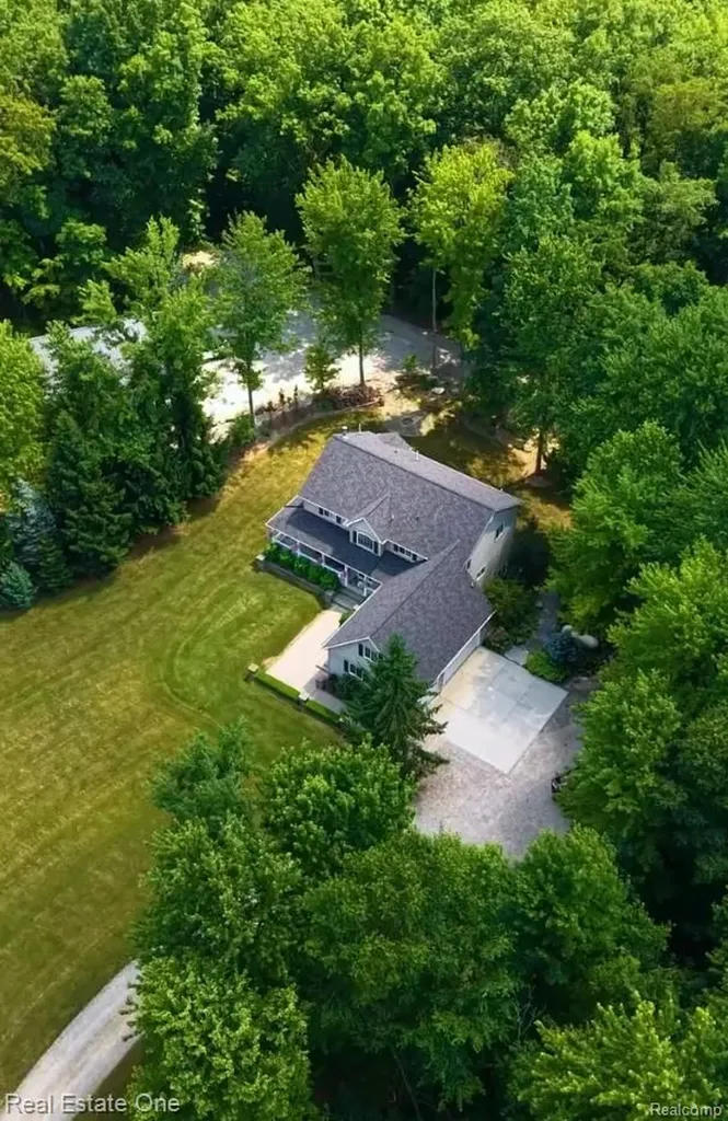 2691 Fox Cove Addison Township MI 48370