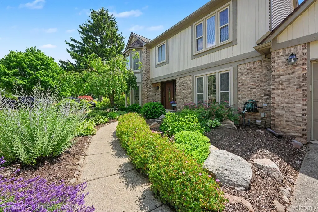 24938 White Plains Drive Novi City MI 48374