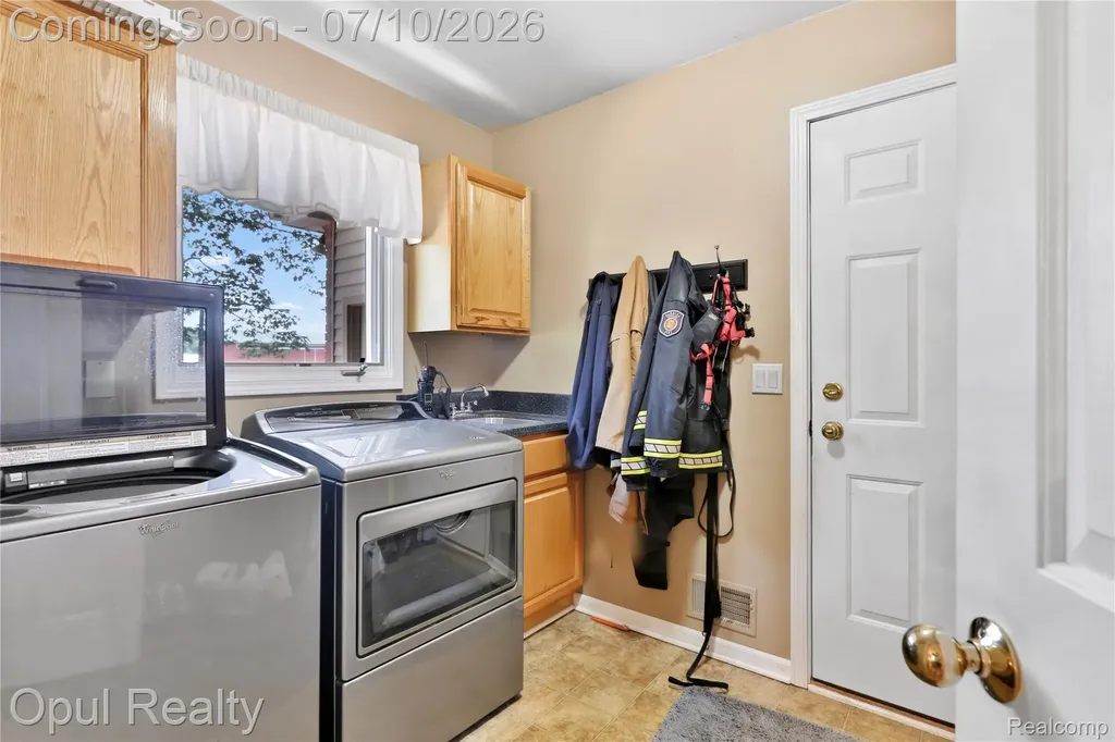 7725 Partridge Hill Drive Hamburg Township MI 48116
