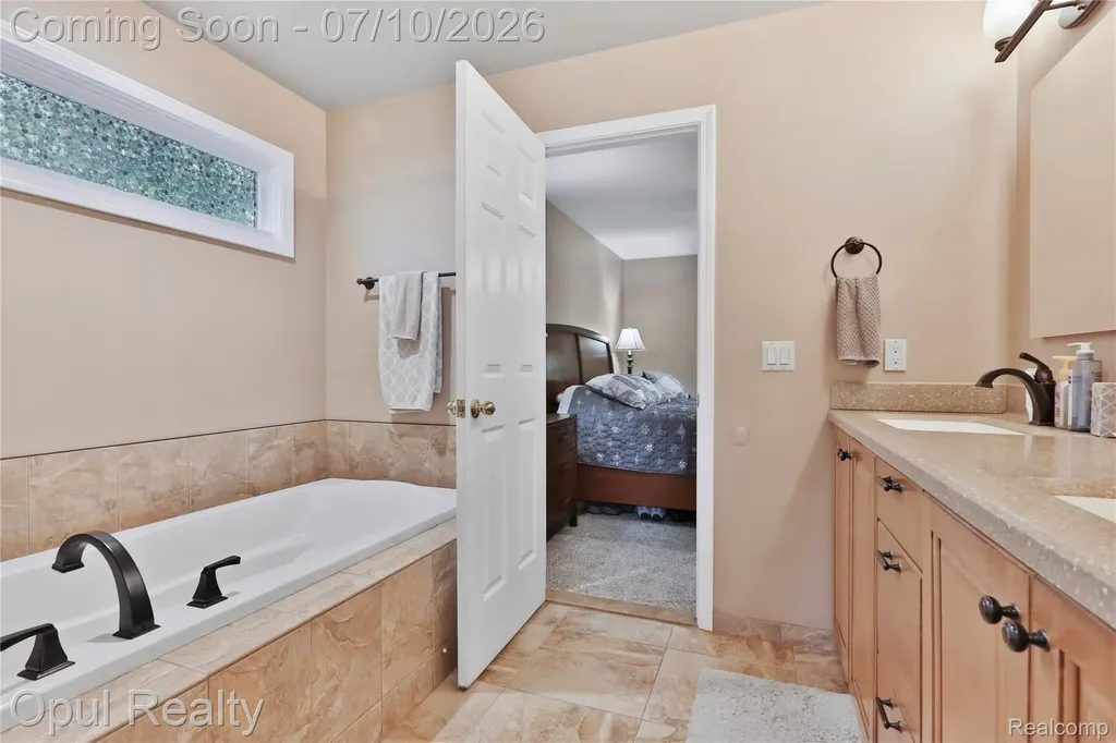 7725 Partridge Hill Drive Hamburg Township MI 48116
